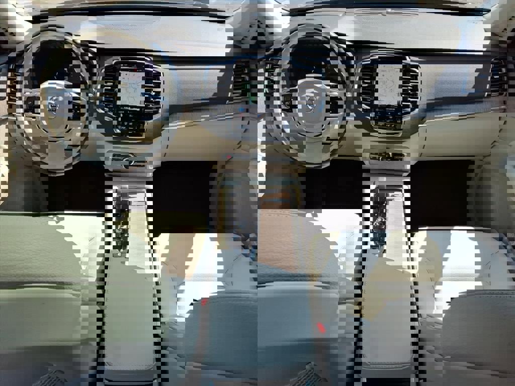 Certified 2023 Volvo XC90 B5 Plus image 12
