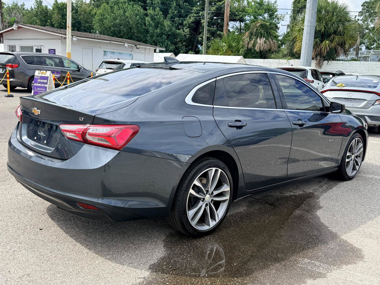 Used 2021 Chevrolet Malibu LT FWD image 4