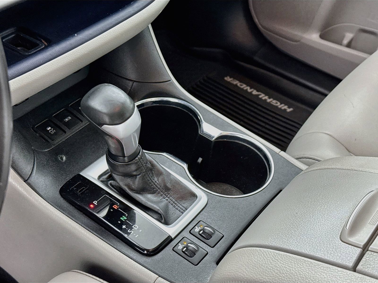 Used 2019 Toyota Highlander XLE AWD/4WD image 11