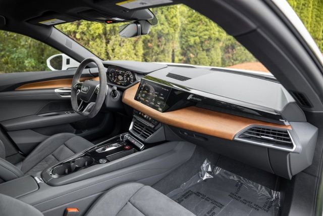 Used 2022 Audi e-tron GT Premium Plus AWD/4WD image 26