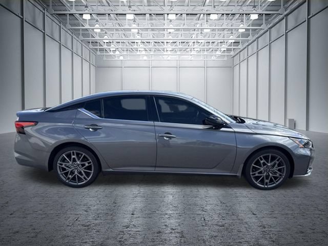Used 2024 Nissan Altima 2.0 SR FWD image 6