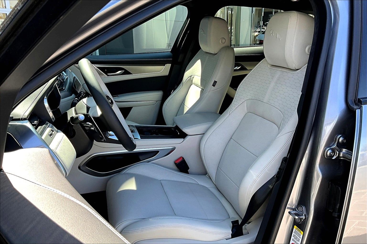 New 2026 Jaguar F-PACE R-Dynamic S image 9