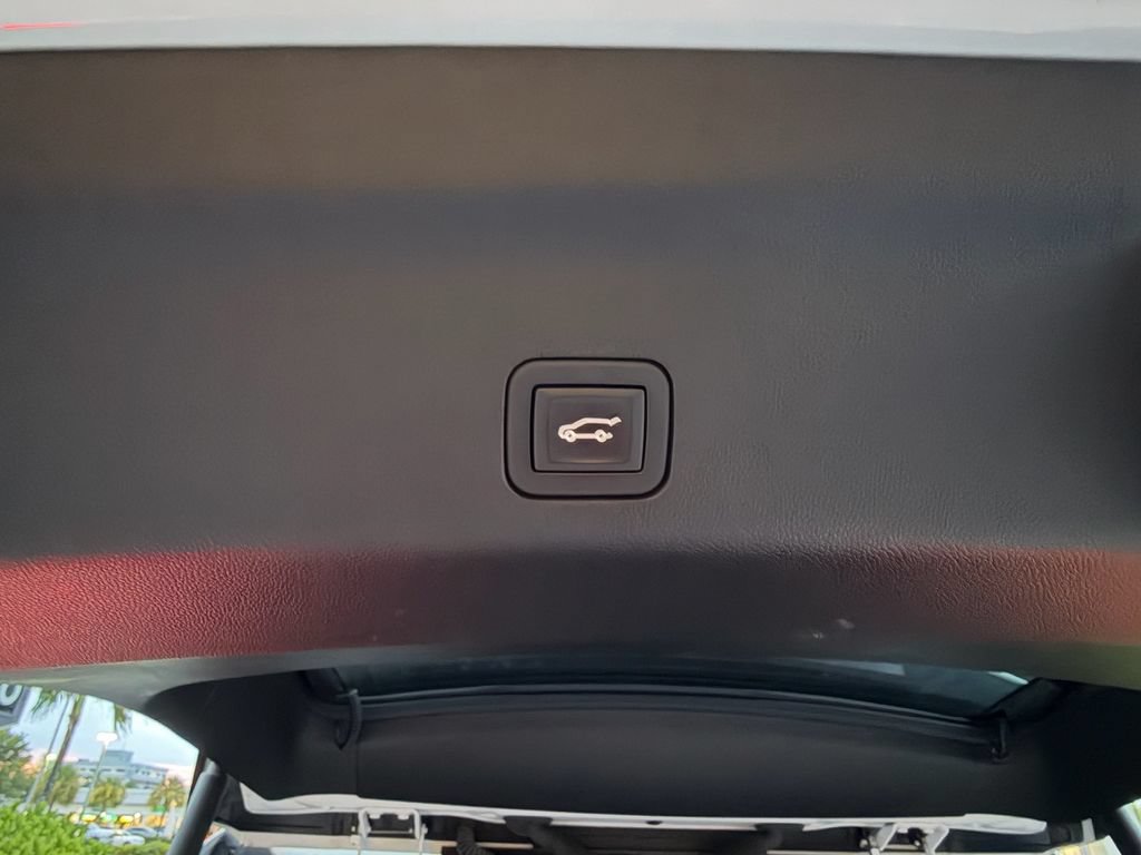 Used 2023 GMC Yukon Denali AWD/4WD image 17