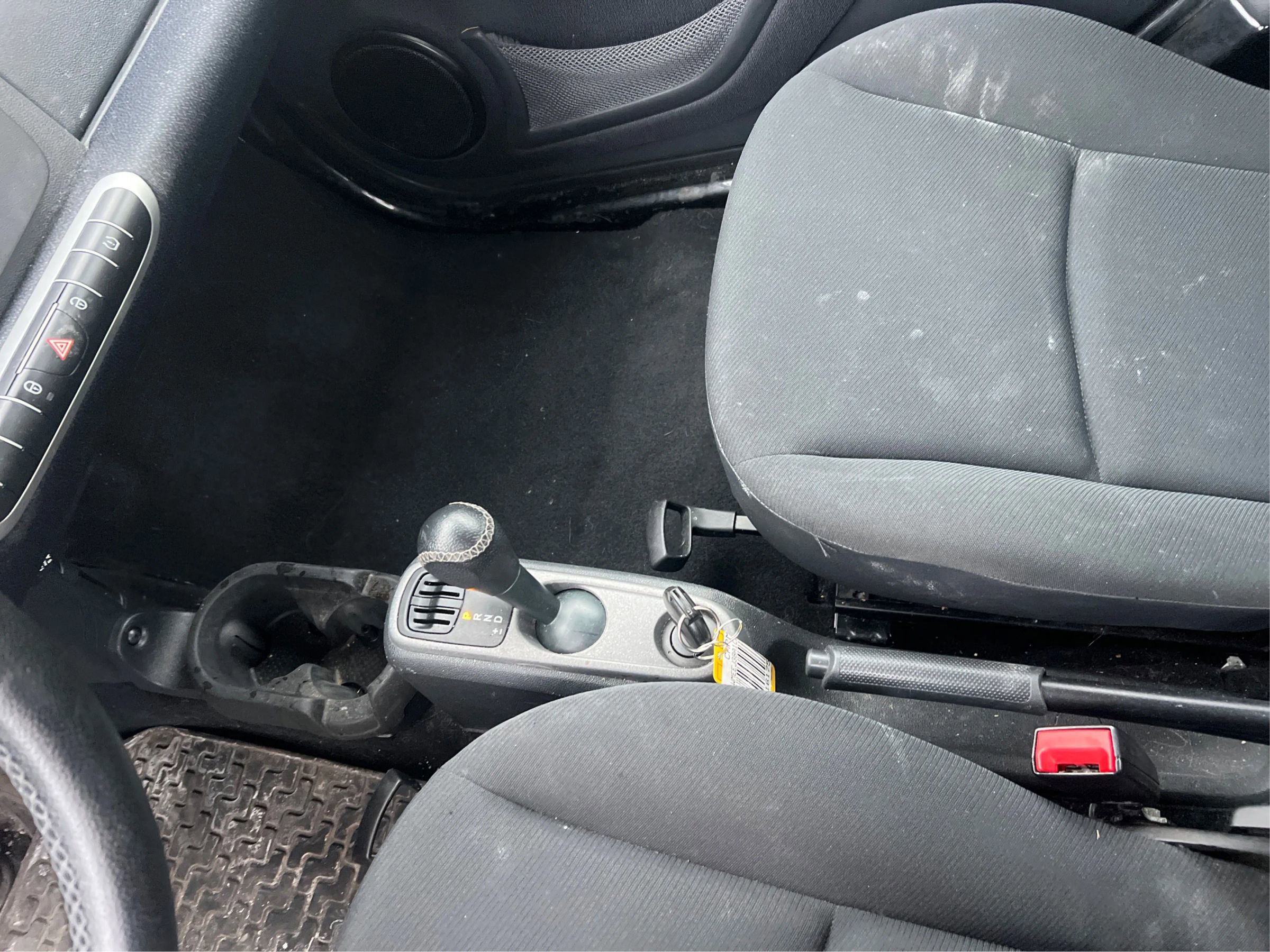 Used 2012 smart fortwo passion RWD image 21