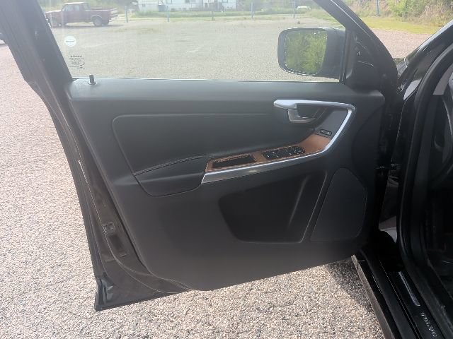 Used 2017 Volvo XC60 T5 Inscription image 13