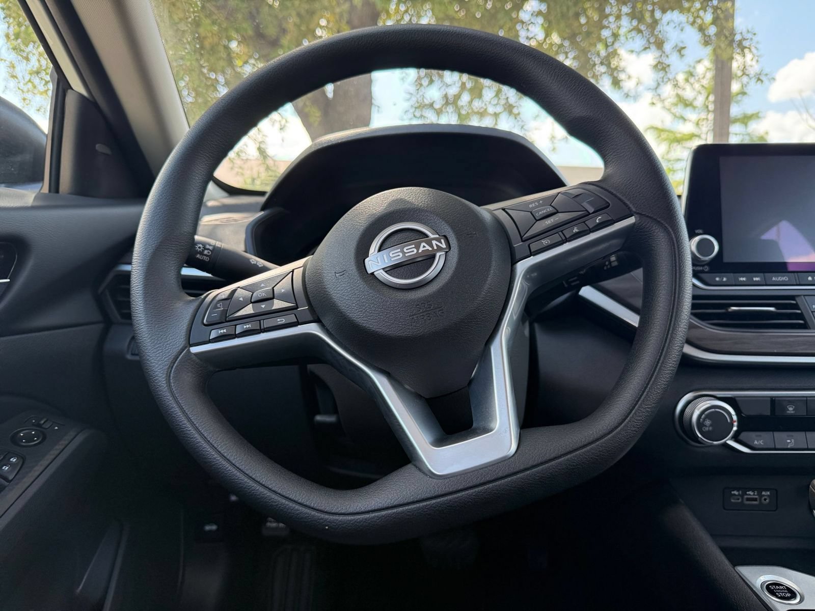 Used 2025 Nissan Altima 2.5 SV FWD image 29