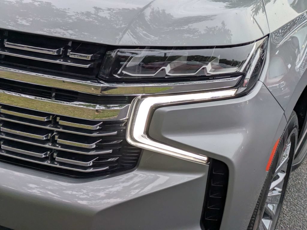 Used 2023 Chevrolet Suburban Premier AWD/4WD image 9