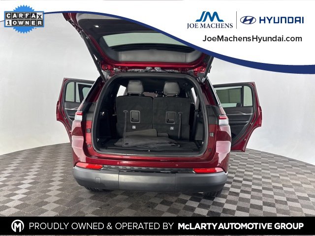 Used 2025 Jeep Grand Cherokee L Limited w/ Black Appearance Package image 17