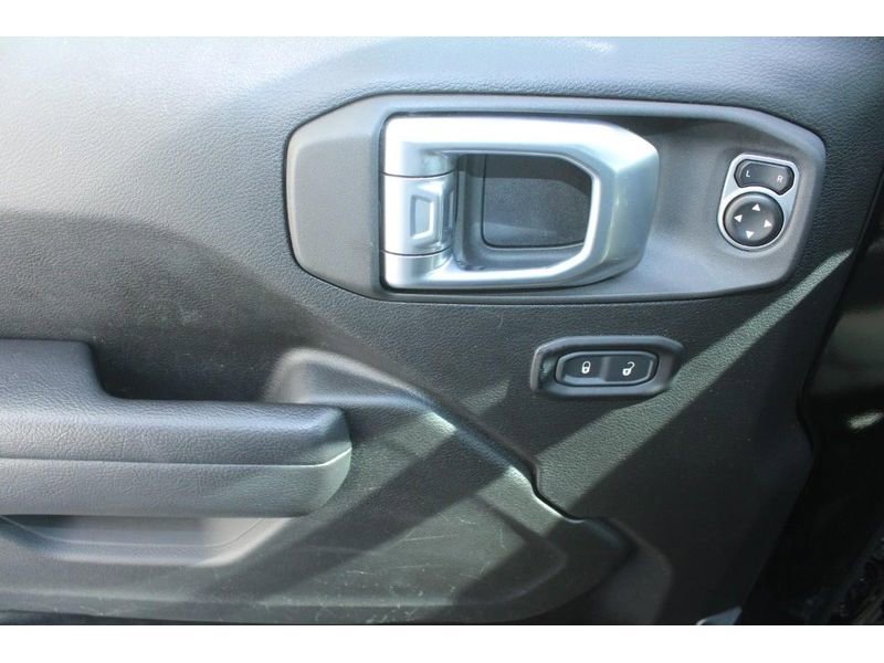 Used 2024 Jeep Wrangler Unlimited Rubicon AWD/4WD image 20