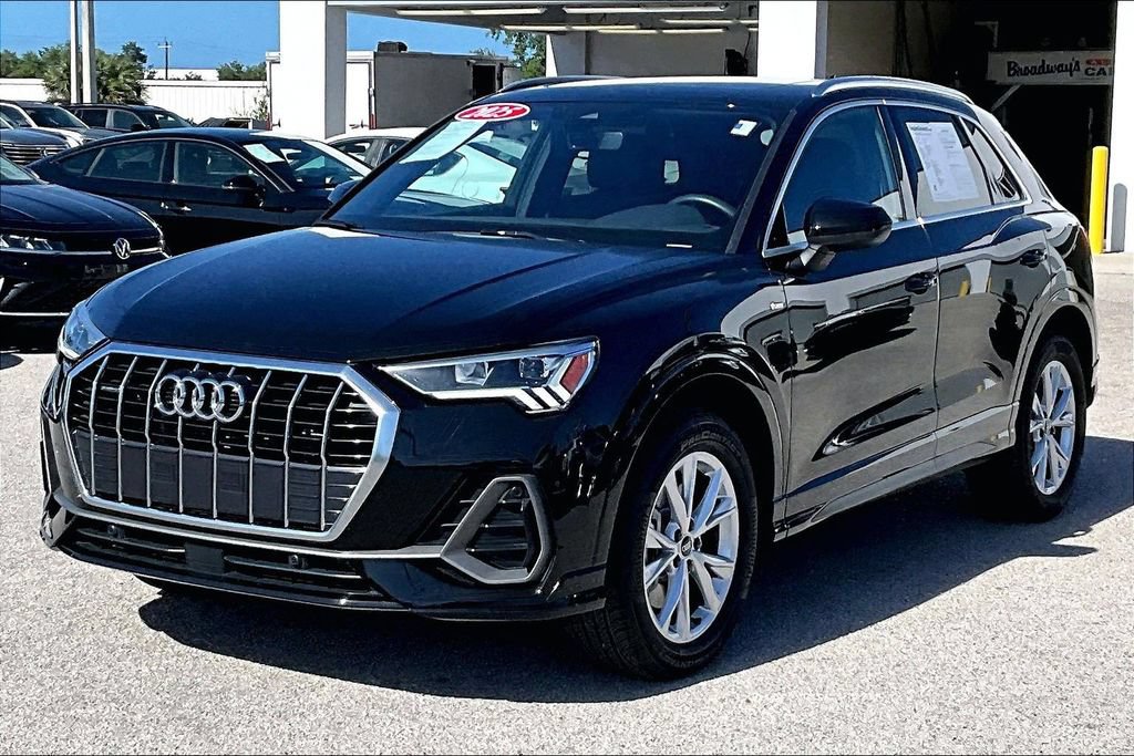 Certified 2025 Audi Q3 2.0T Premium w/ Convenience Package AWD/4WD image 9