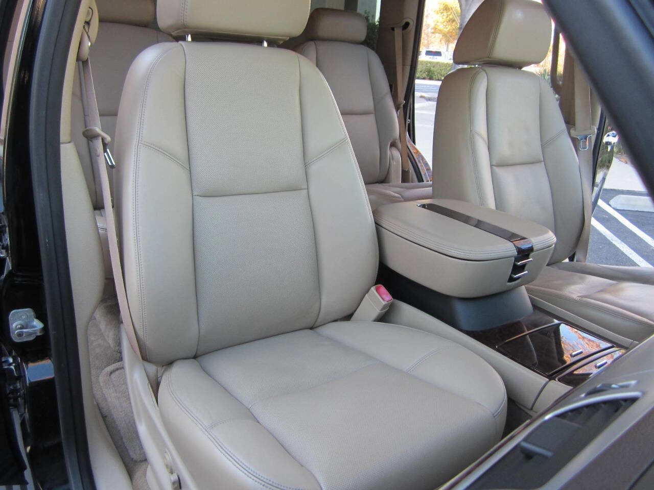 Used 2009 Cadillac Escalade Base AWD 4dr SUV w/V8 Ultra Lu image 23