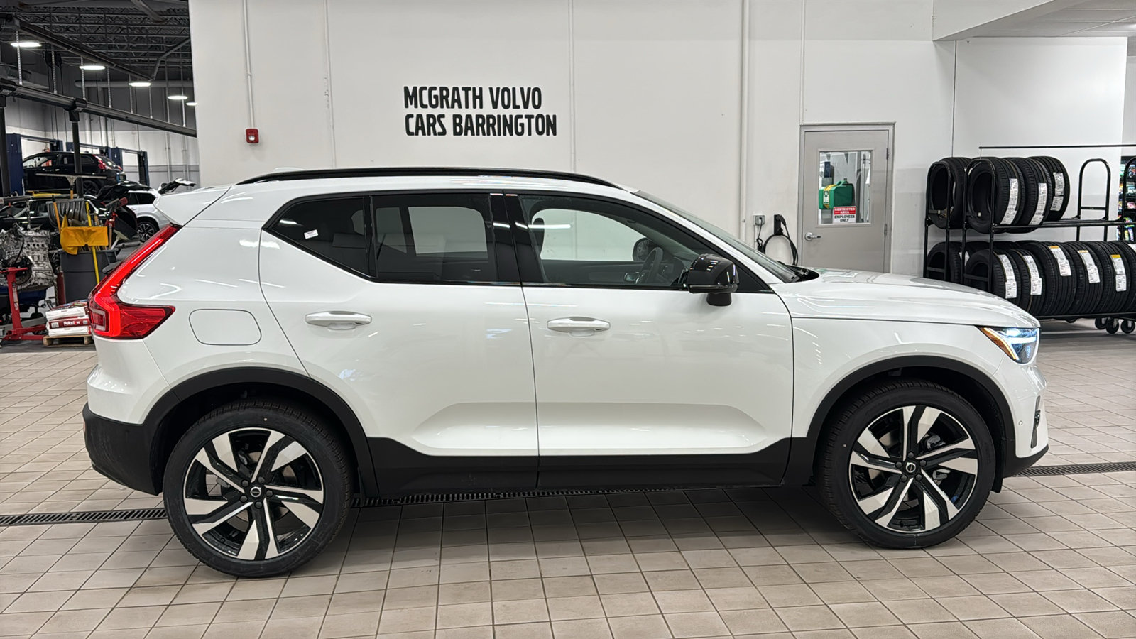 New 2026 Volvo XC40 B5 Plus w/ Protection Package Premier AWD/4WD image 4