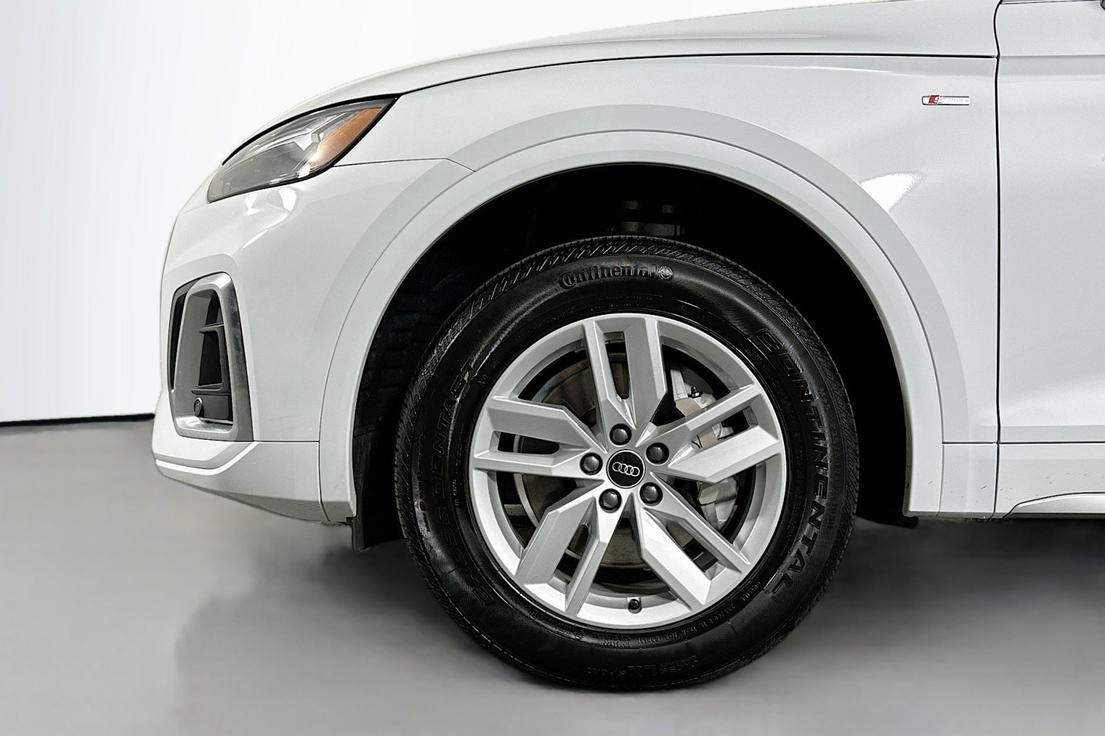 Used 2023 Audi Q5 2.0T Premium w/ Convenience Package image 12