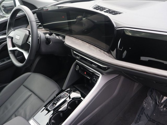 Used 2025 Audi Q5 Premium w/ Convenience Package image 26