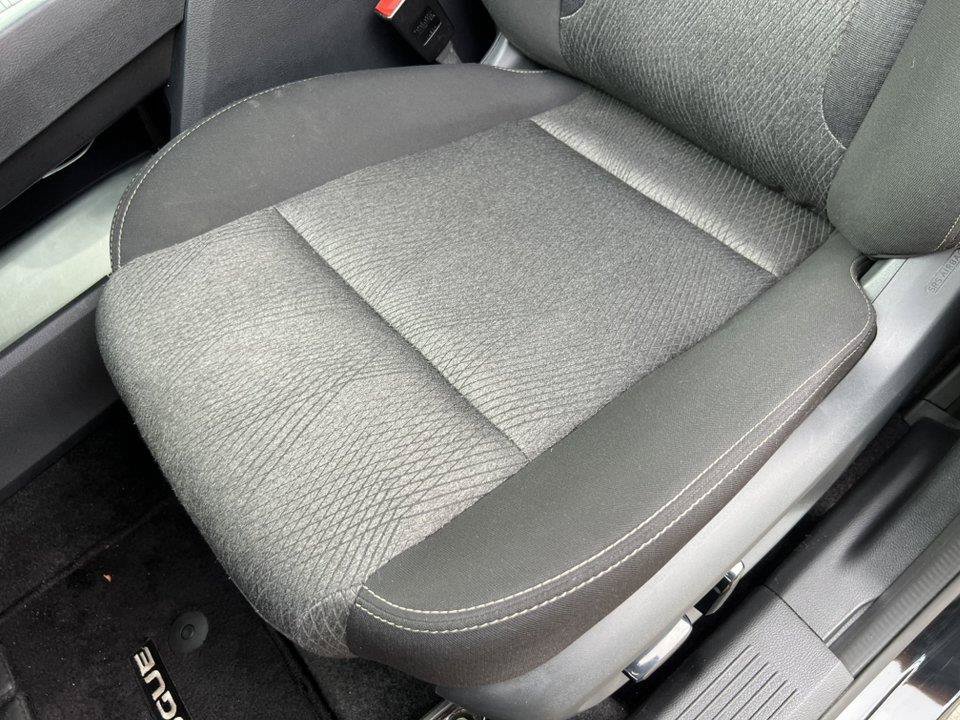 Used 2025 Nissan Rogue SV AWD/4WD image 9