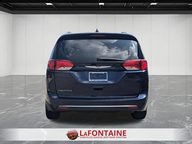 Used 2018 Chrysler Pacifica Touring-L Plus FWD image 4