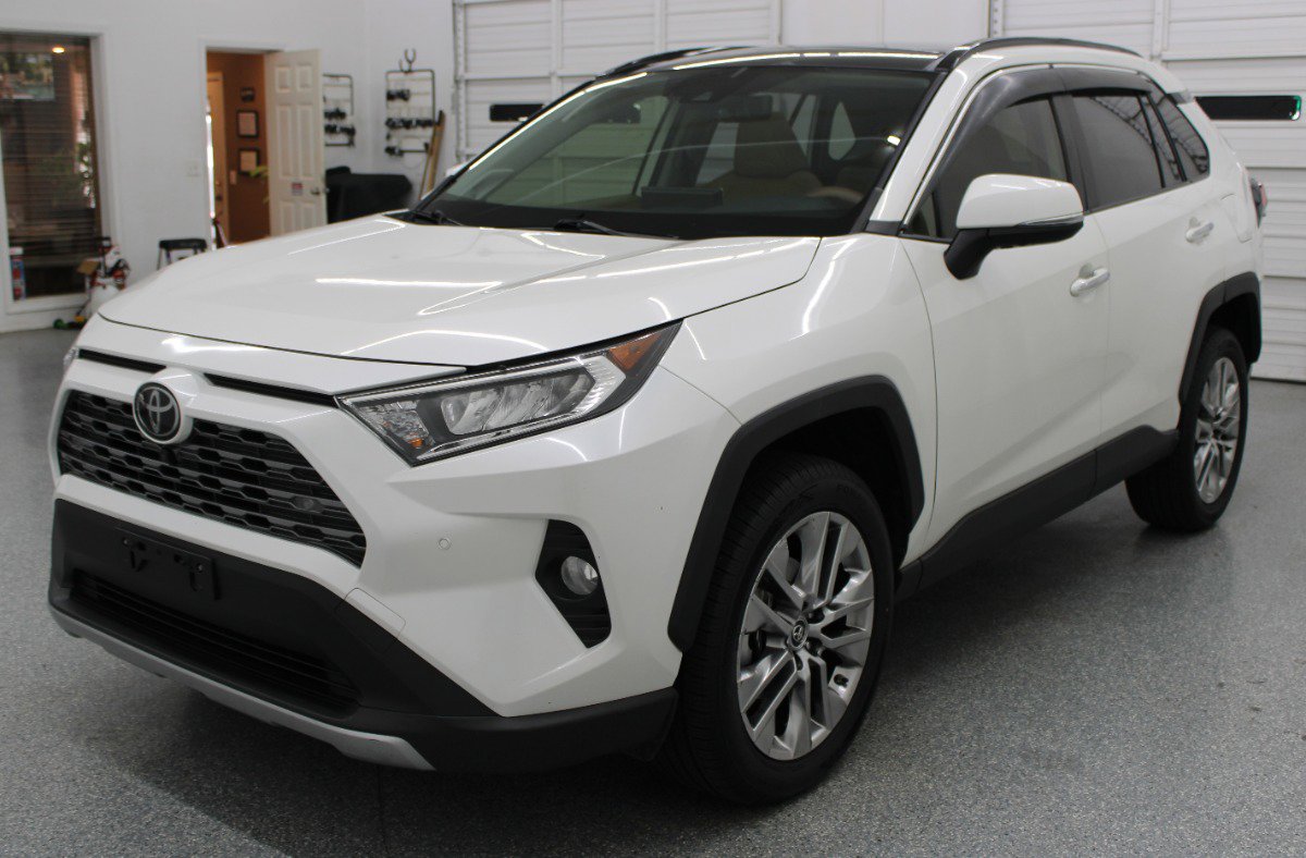 Used 2019 Toyota RAV4 Limited w/ Advanced Technology Package FWD image 3