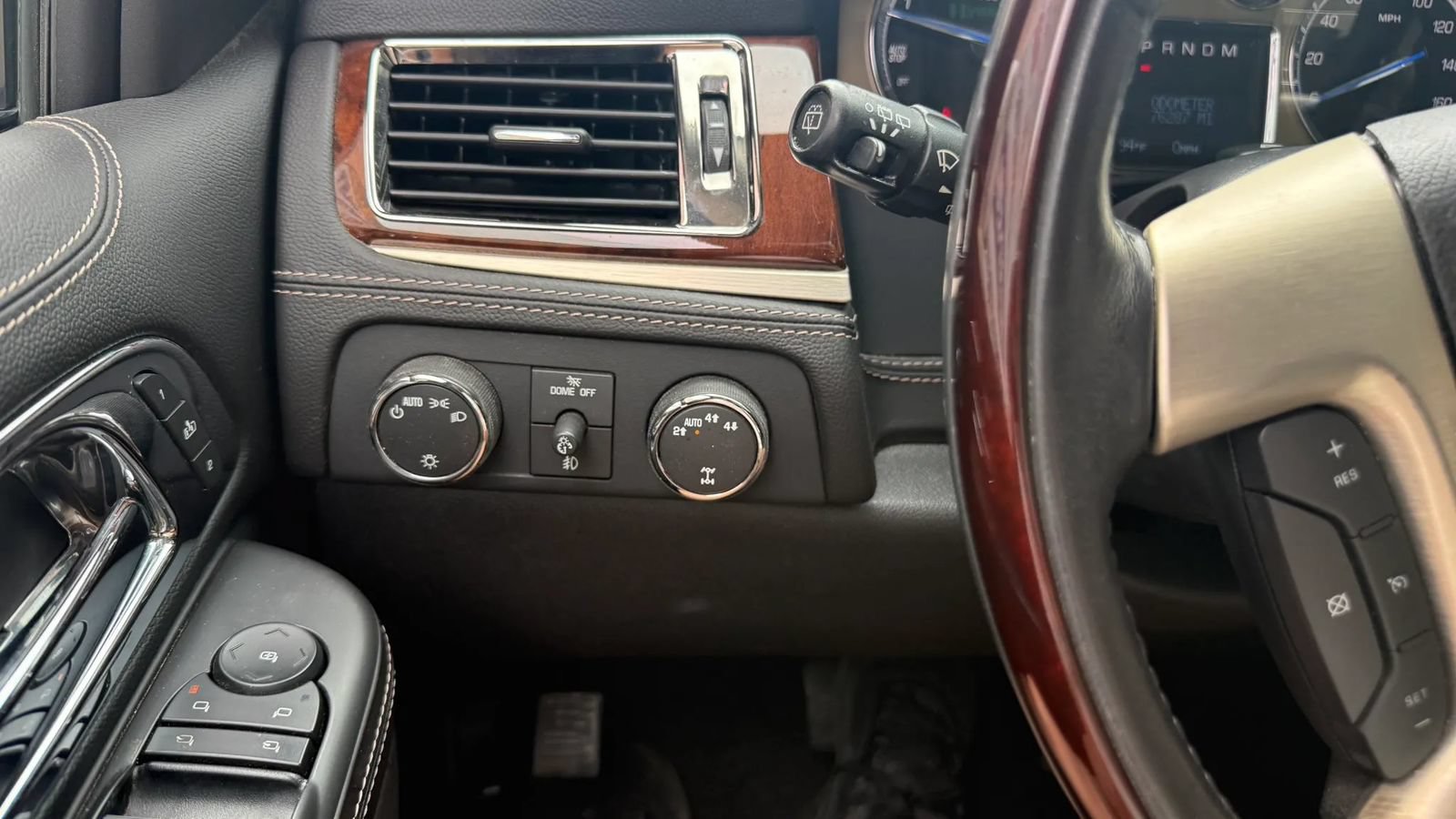 Used 2012 Cadillac Escalade Platinum AWD/4WD image 21