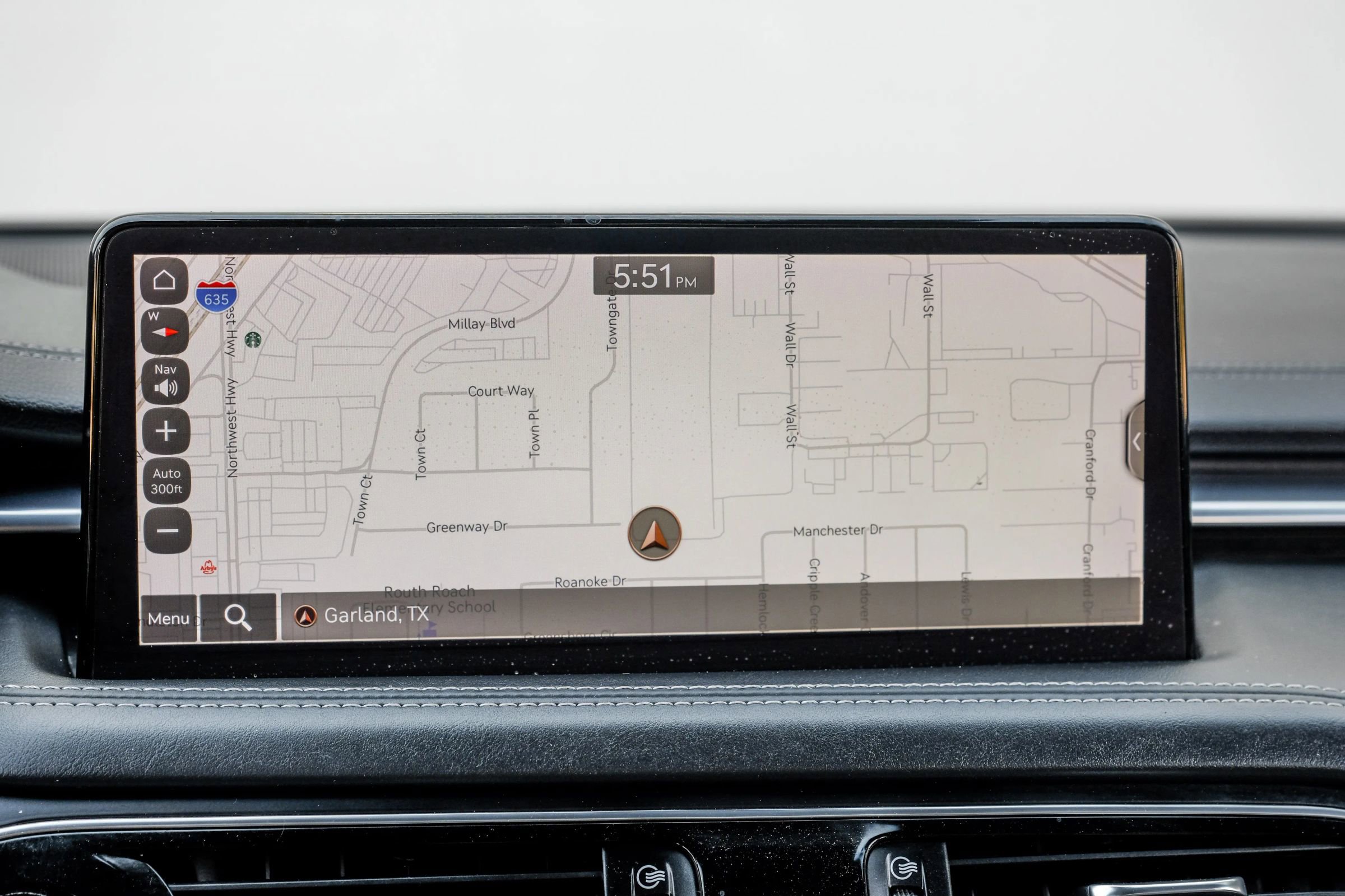 Used 2022 Genesis G70 2.0T image 29