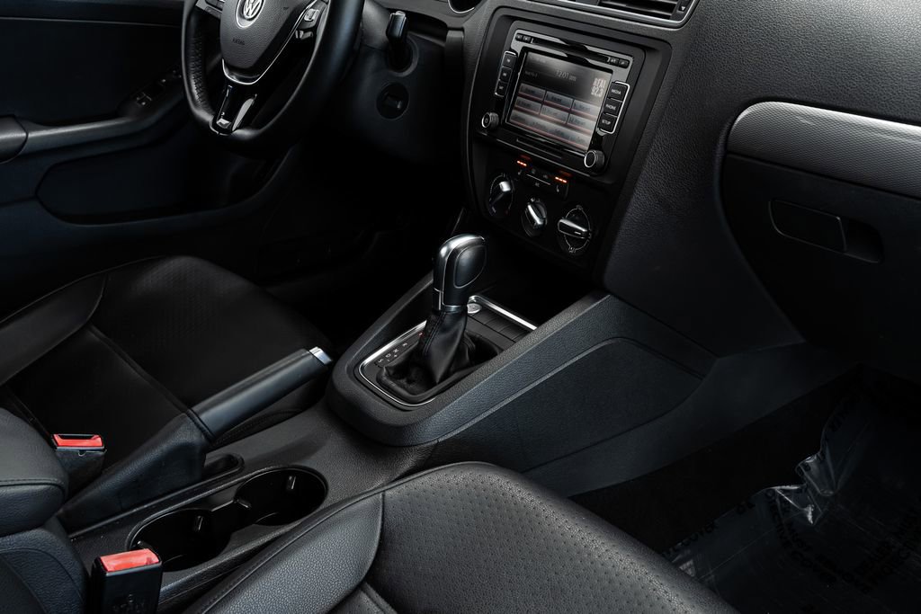 Used 2015 Volkswagen Jetta SE image 17