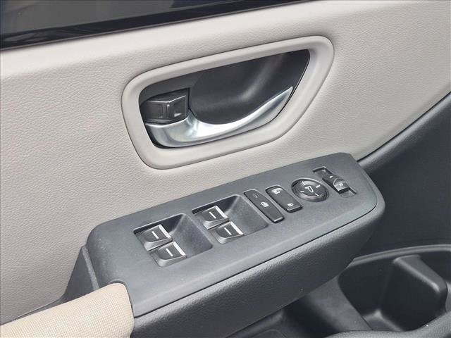 Used 2023 Honda Pilot LX image 12