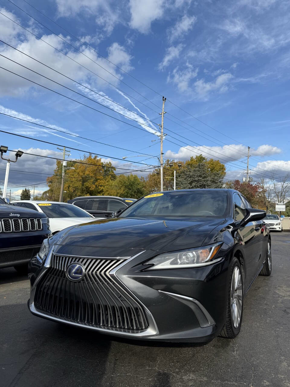 Used 2020 Lexus ES 300h w/ Luxury Package image 3