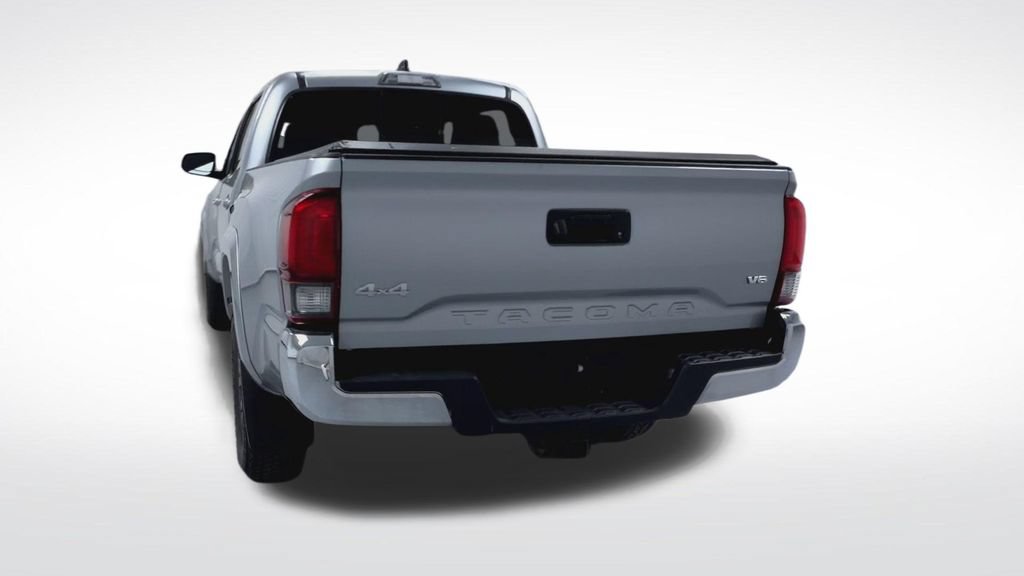 Certified 2022 Toyota Tacoma SR5 AWD/4WD image 8