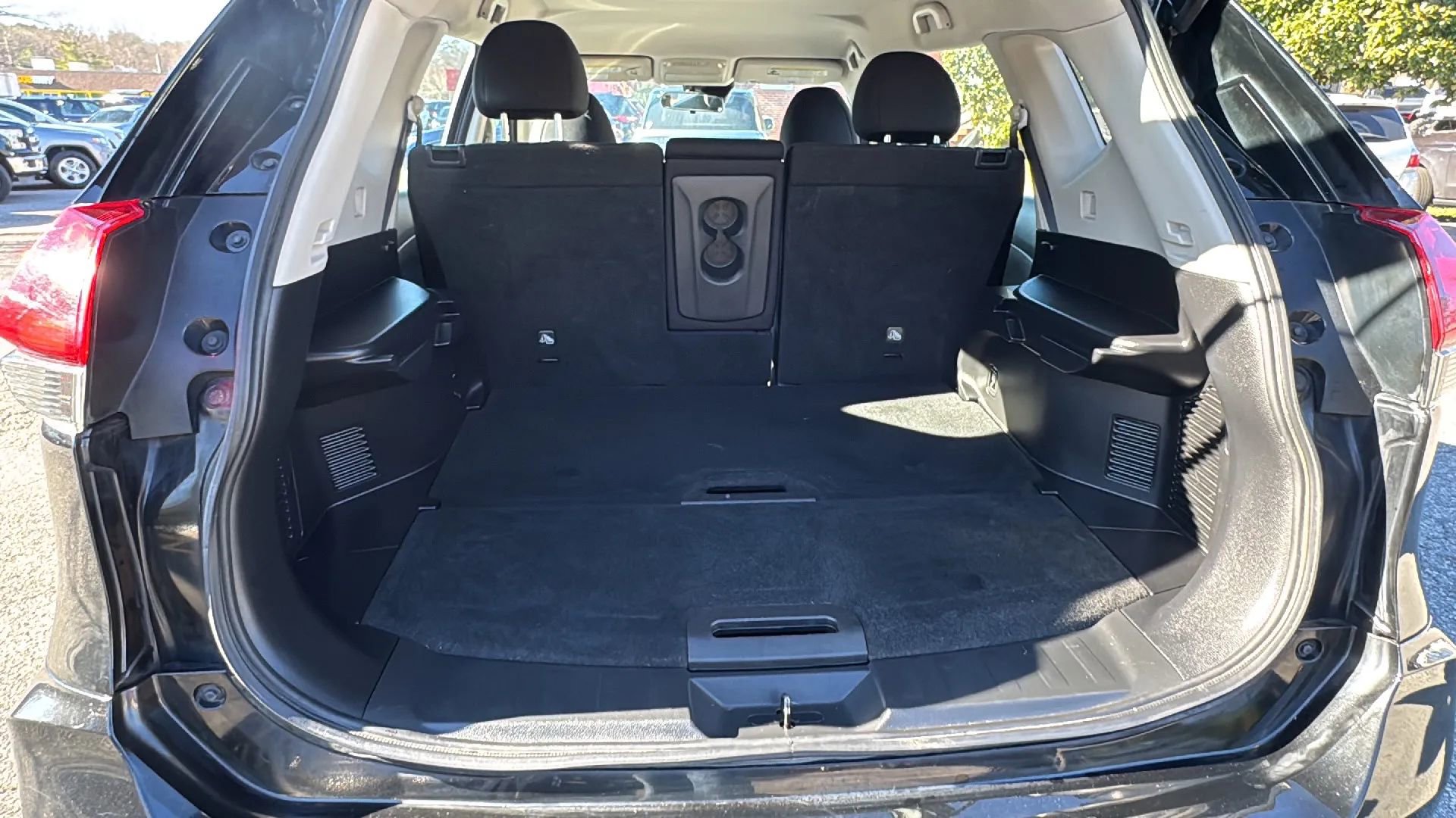 Used 2020 Nissan Rogue S image 14