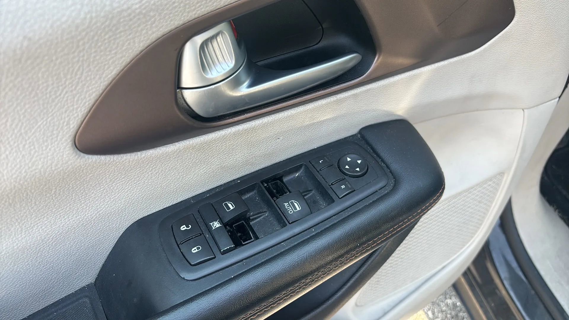 Used 2017 Chrysler Pacifica LX w/ Tire & Wheel Group image 10