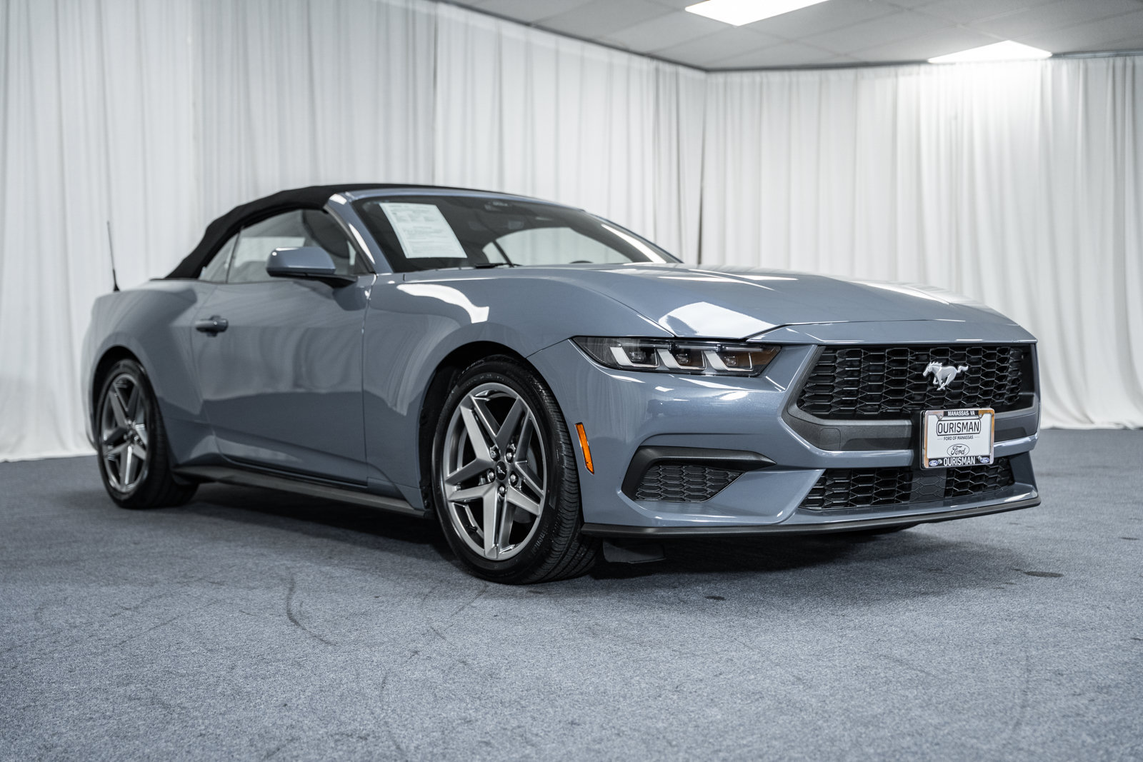Used 2024 Ford Mustang Convertible RWD image 1