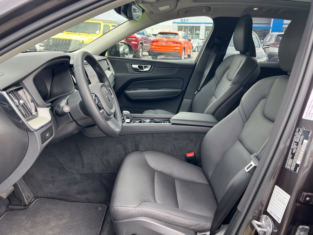 Used 2025 Volvo XC60 B5 Plus w/ Climate Package AWD/4WD image 23