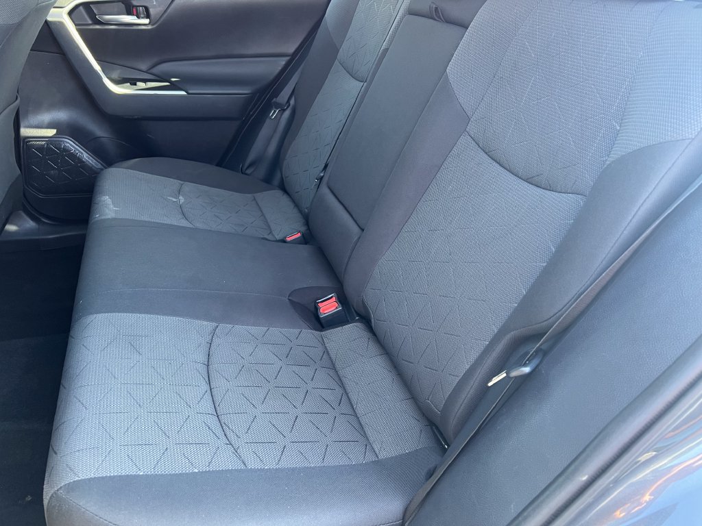 Used 2021 Toyota RAV4 XLE AWD/4WD image 14