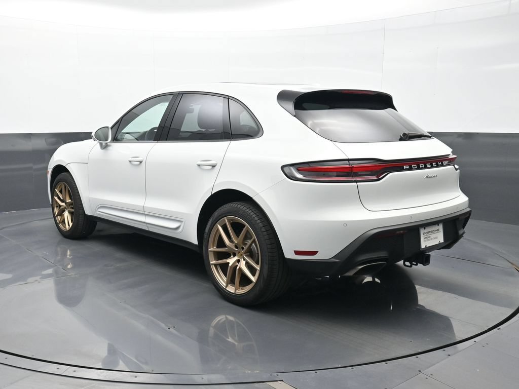Certified 2025 Porsche Macan AWD/4WD image 3