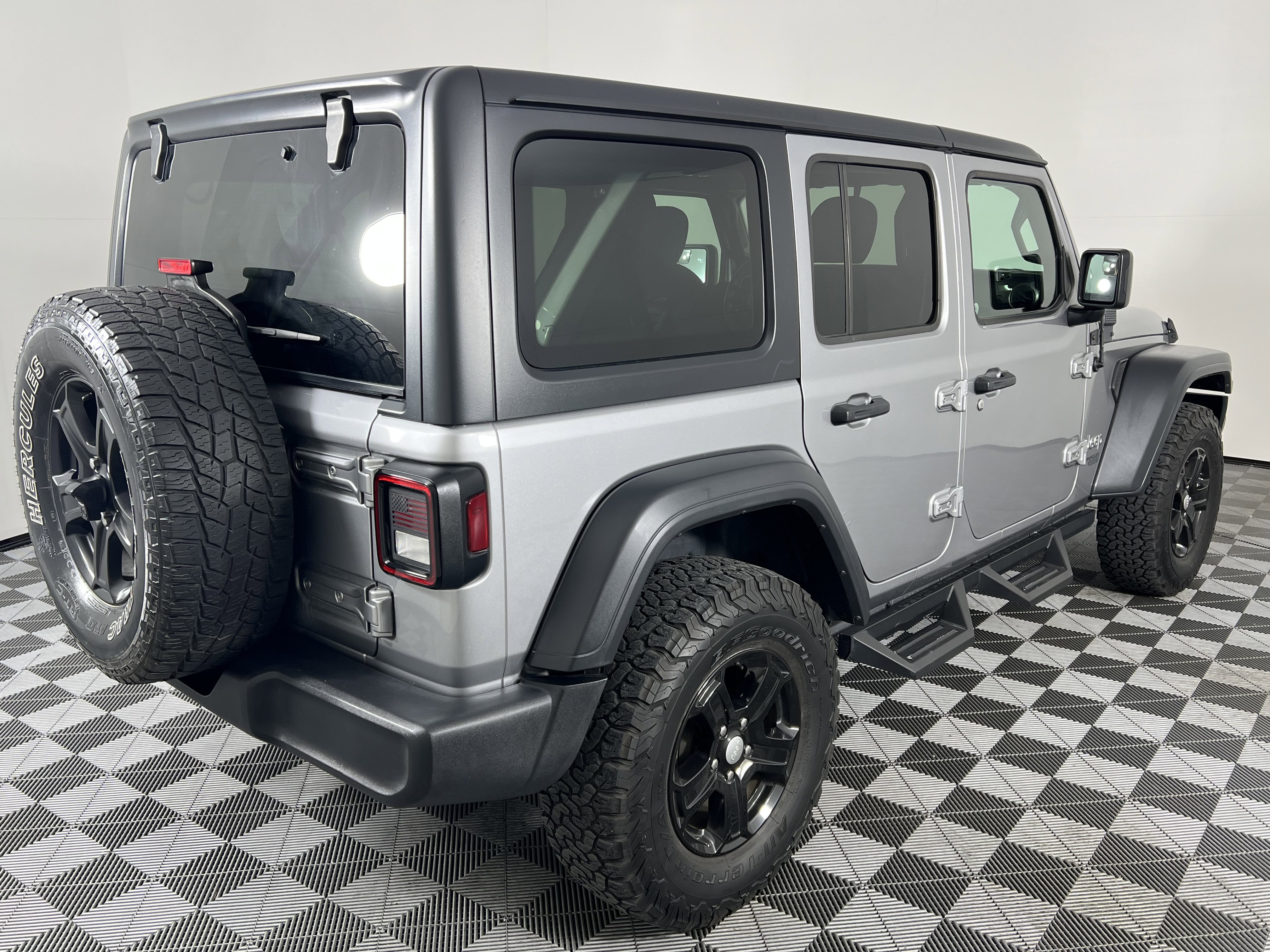 Used 2018 Jeep Wrangler Unlimited Sport S image 12