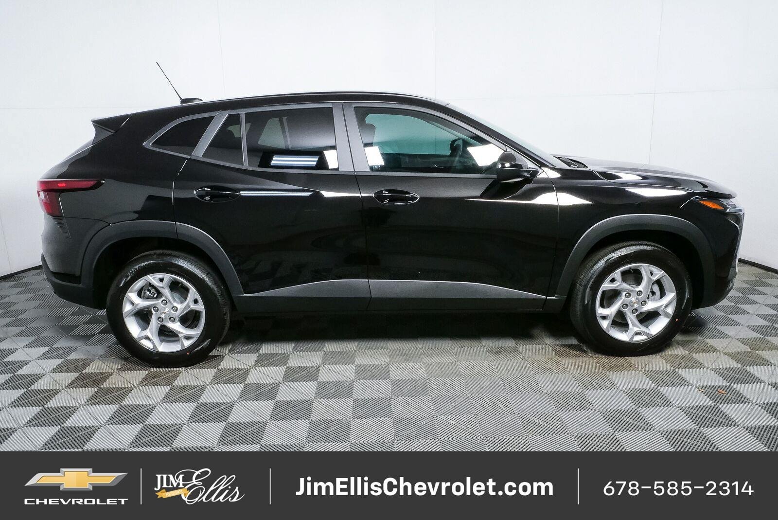 New 2026 Chevrolet Trax LS w/ LS Convenience Package FWD image 2