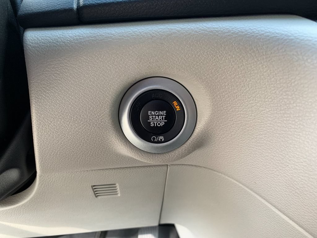 Used 2022 Chrysler Pacifica Touring-L FWD image 28