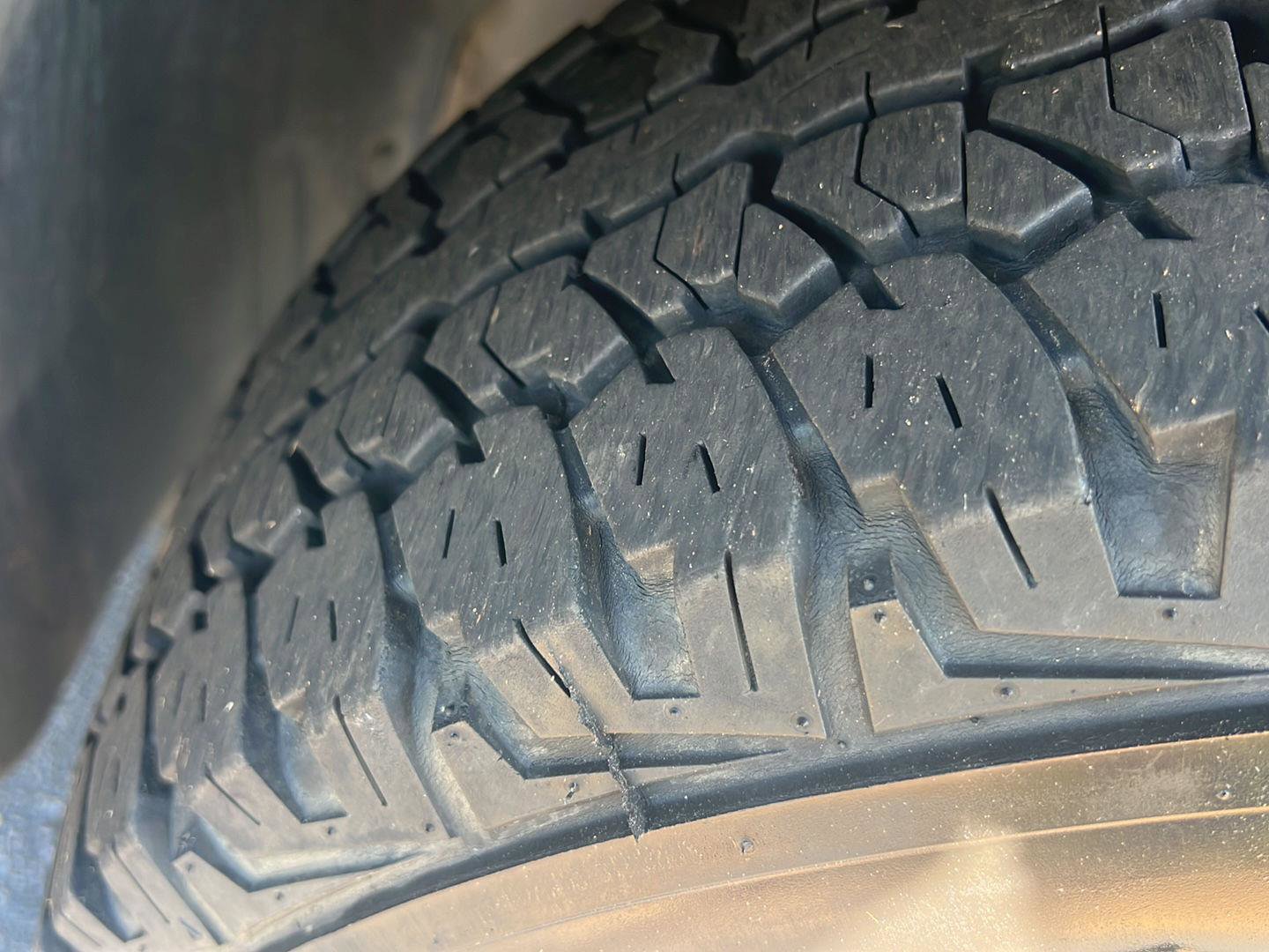 Used 2020 Jeep Cherokee Trailhawk AWD/4WD image 42