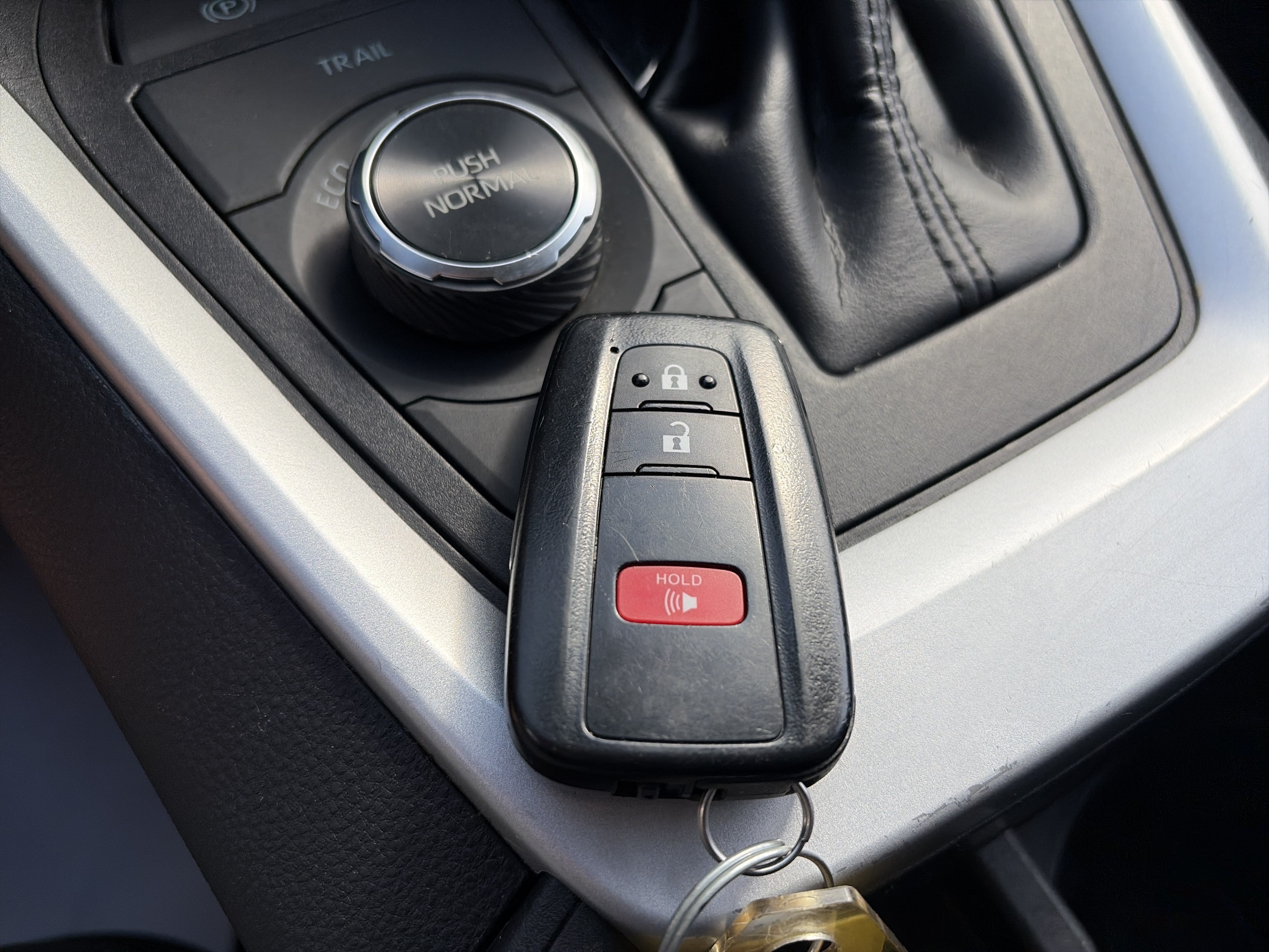 Used 2025 Toyota RAV4 XLE AWD/4WD image 27