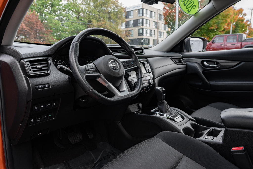 Used 2020 Nissan Rogue SV w/ Sun & Sound Touring Package AWD/4WD image 23