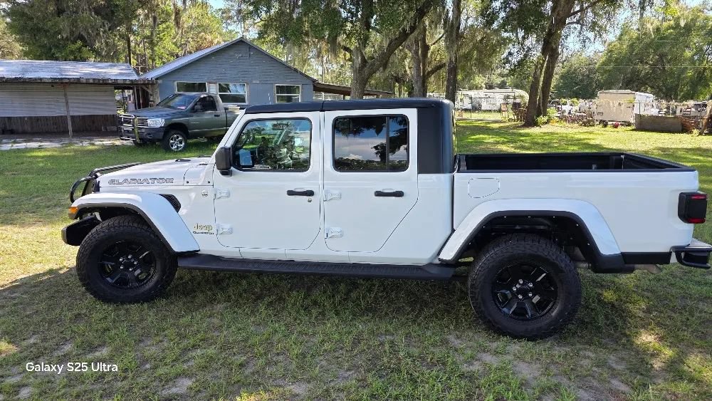 Used 2021 Jeep Gladiator Overland w/ Safety Group AWD/4WD image 8