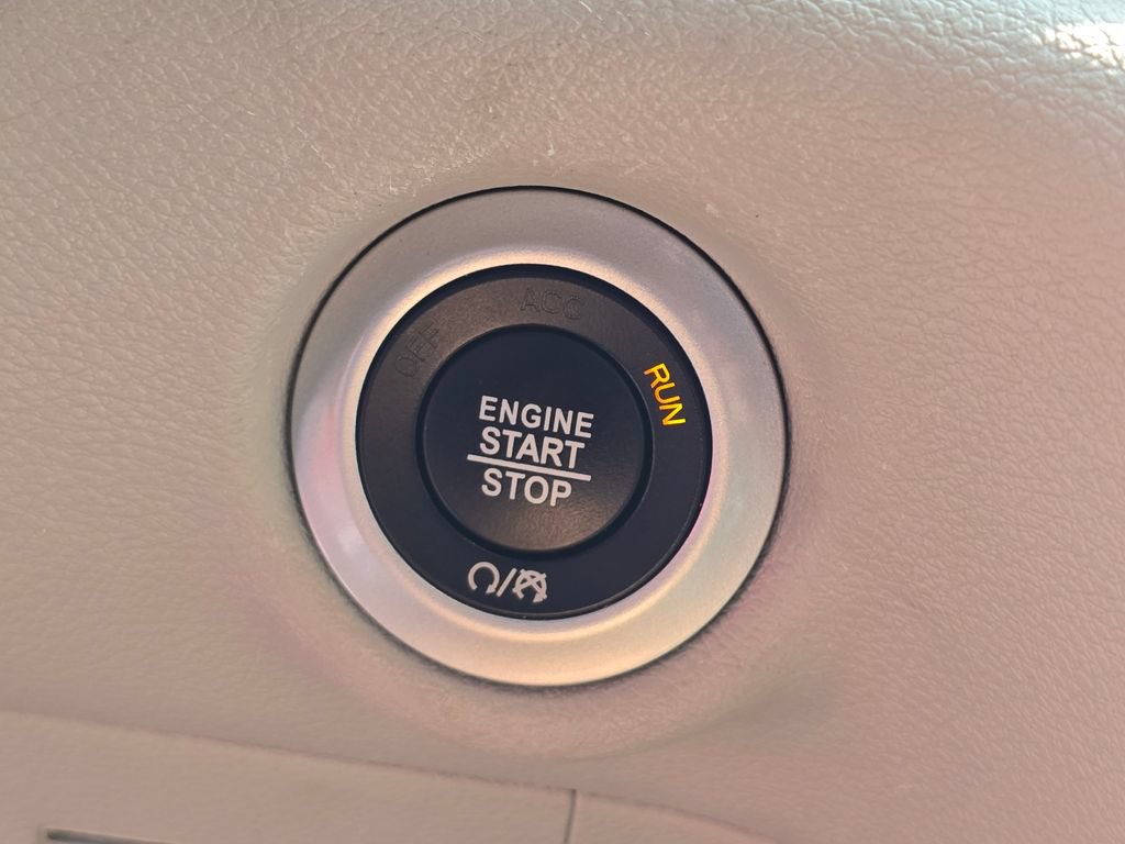 Used 2023 Chrysler Pacifica Touring-L FWD image 22