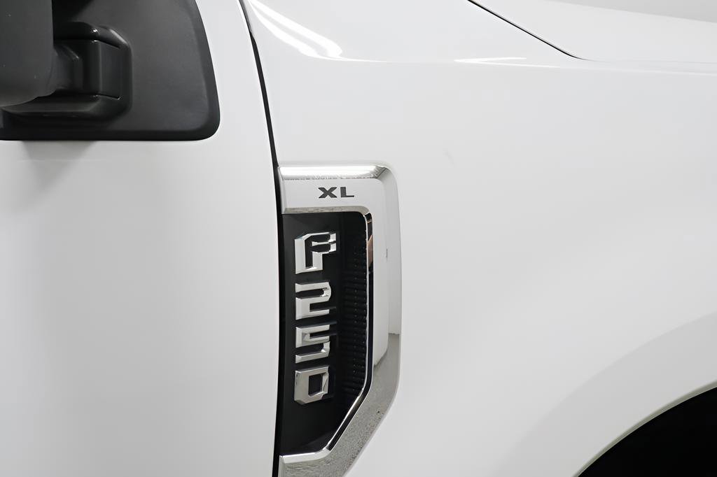 Used 2021 Ford F250 XL w/ Power Equipment Group image 27