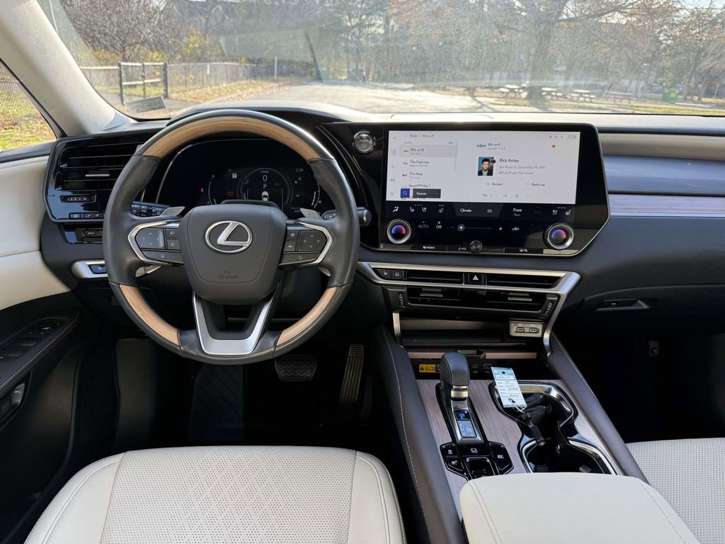 Used 2024 Lexus RX 350 image 8