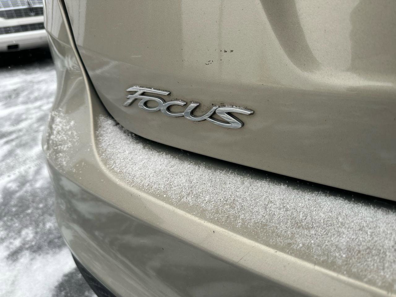 Used 2016 Ford Focus SE w/ SE Cold Weather Package image 7