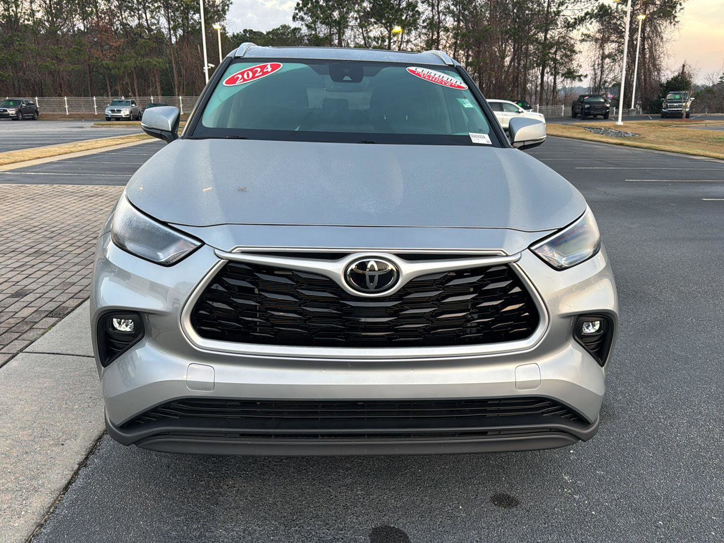 Used 2024 Toyota Highlander XLE image 7