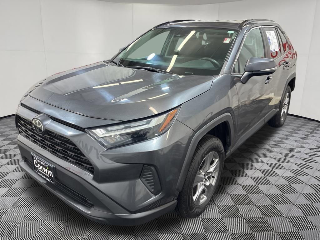 Used 2023 Toyota RAV4 XLE AWD/4WD image 3