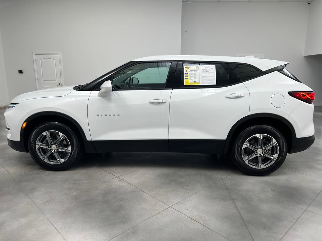 Used 2025 Chevrolet Blazer LT FWD image 4