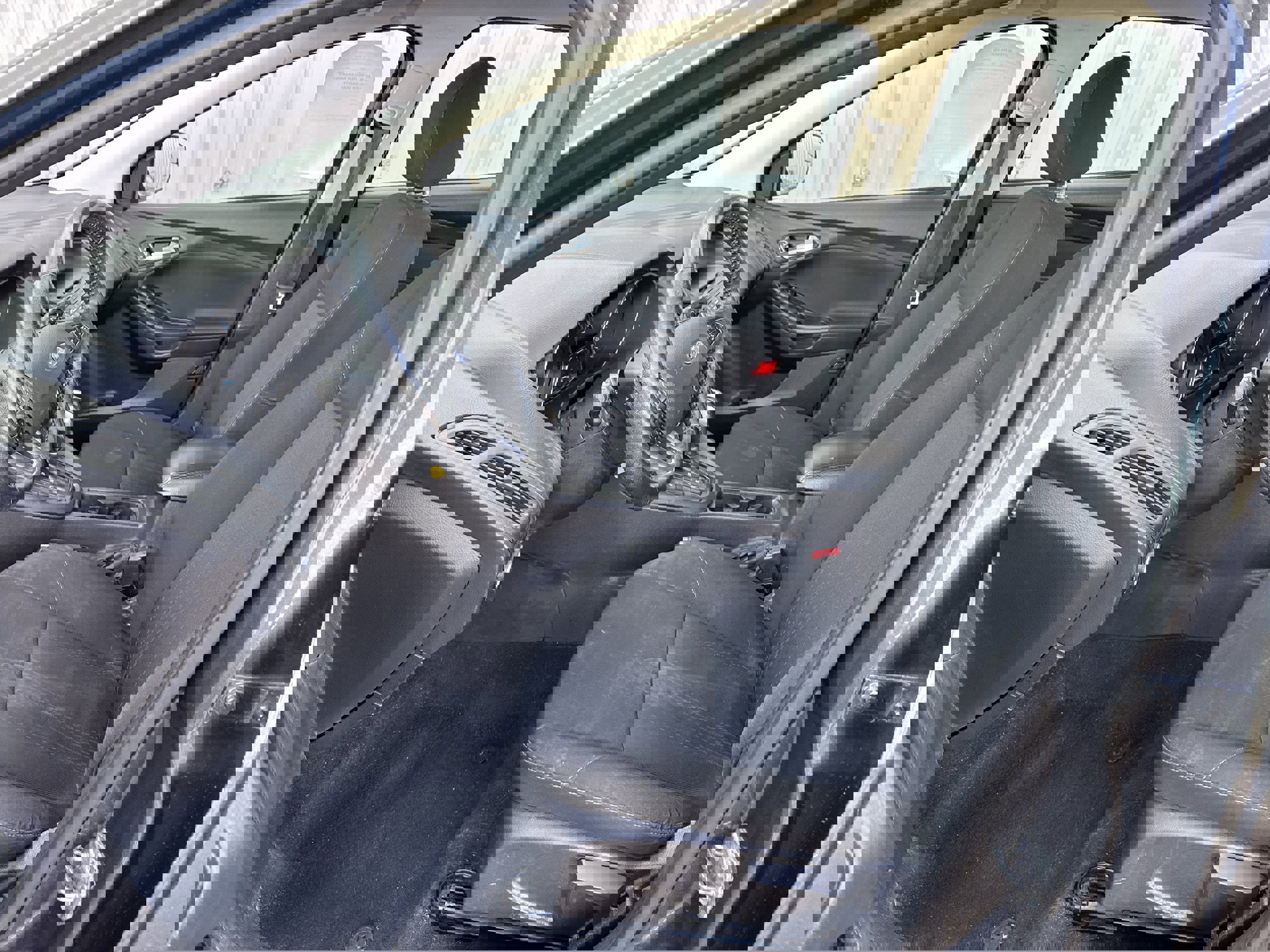 Used 2015 Ford Focus SE w/ SE Sport Package image 2