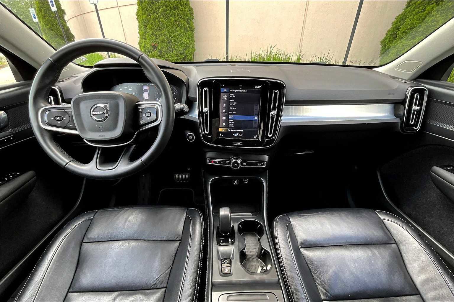 Certified 2022 Volvo XC40 T5 Momentum image 15