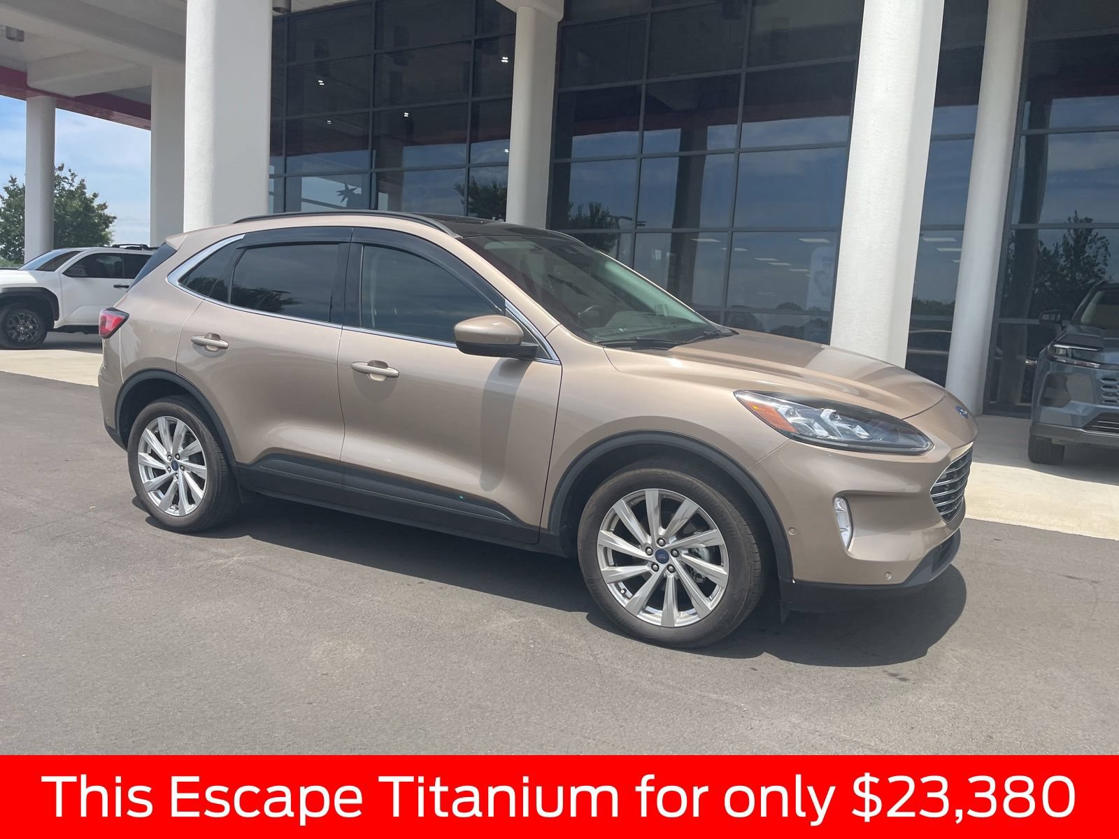 Used 2021 Ford Escape Titanium w/ Titanium Elite Package AWD/4WD image 14